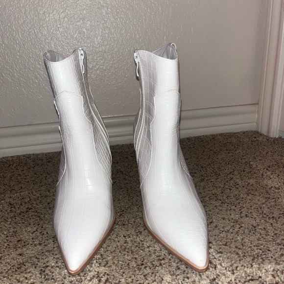 Lulus Shoes - Lulu’s White Boots | Size 8.5